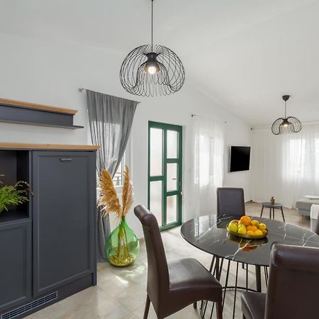 Apartments Zomzi 포레치 외부 사진