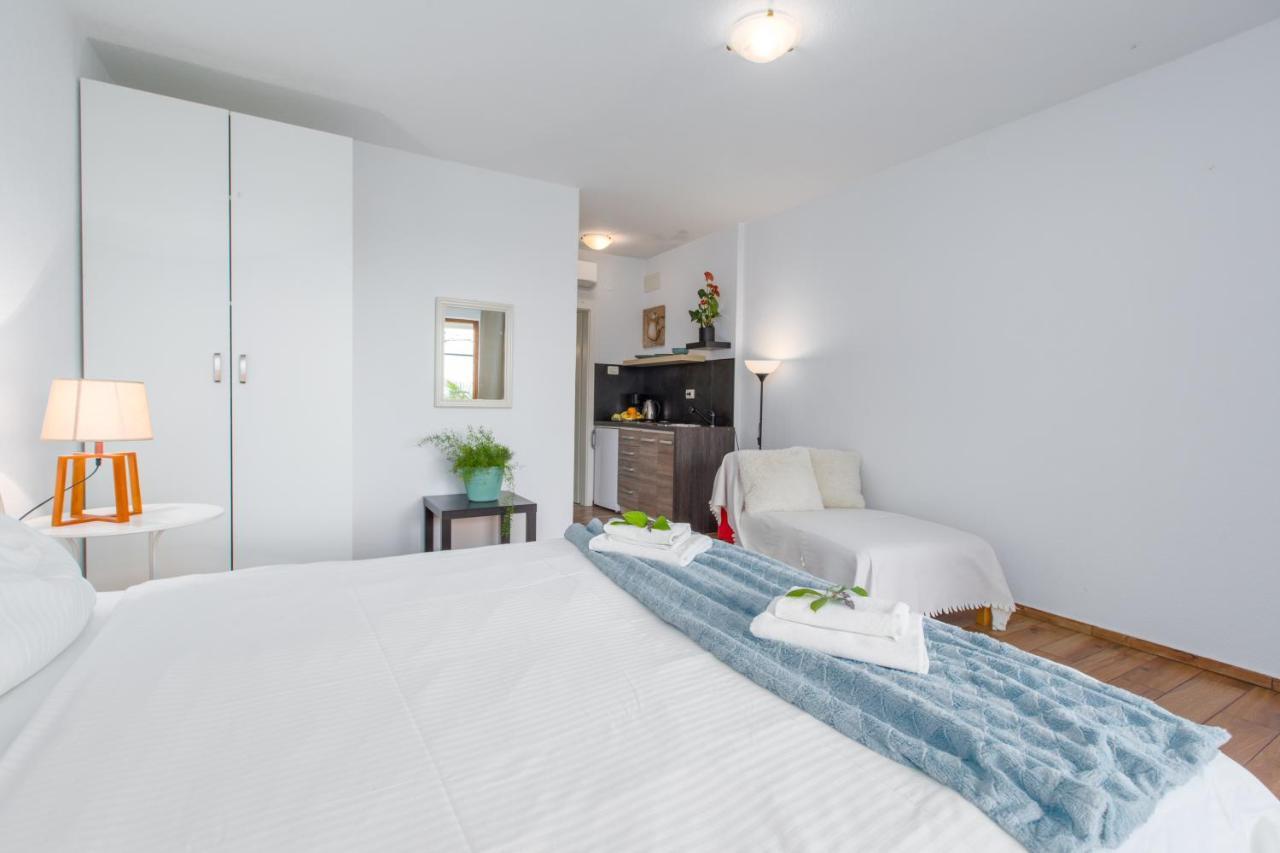 Apartments Zomzi 포레치 외부 사진
