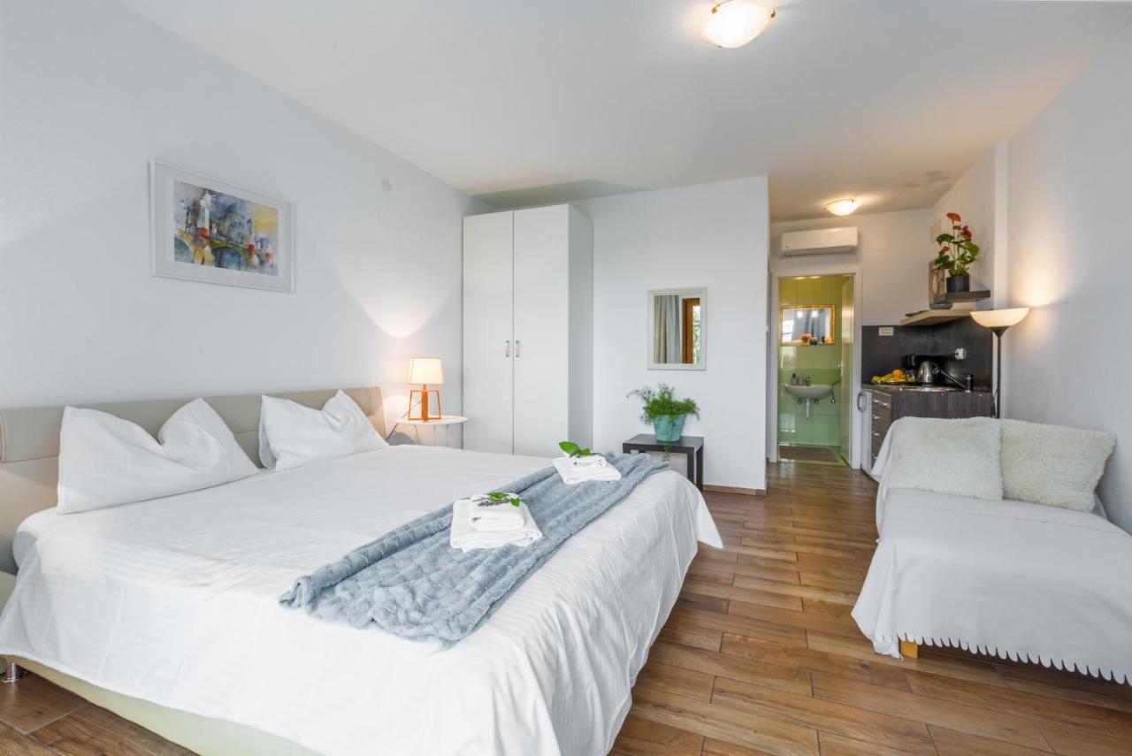 Apartments Zomzi 포레치 외부 사진