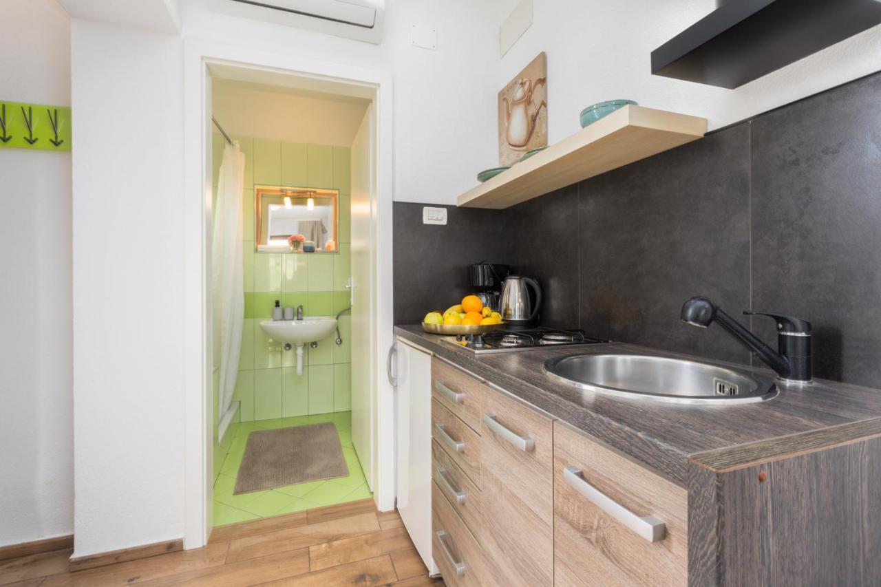 Apartments Zomzi 포레치 외부 사진
