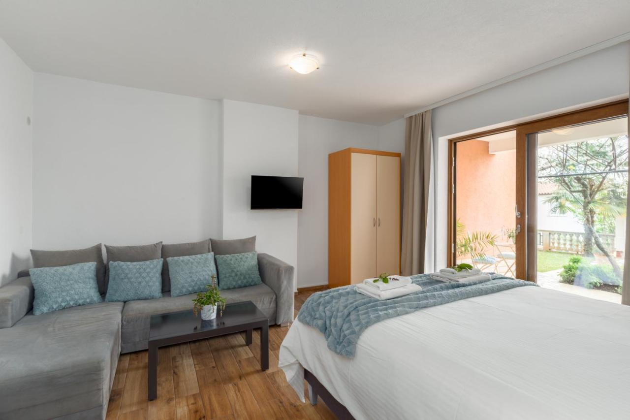 Apartments Zomzi 포레치 외부 사진