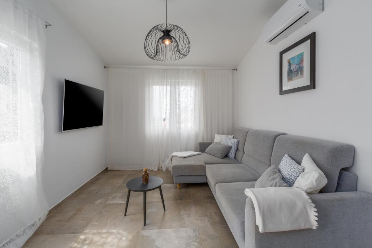Apartments Zomzi 포레치 외부 사진
