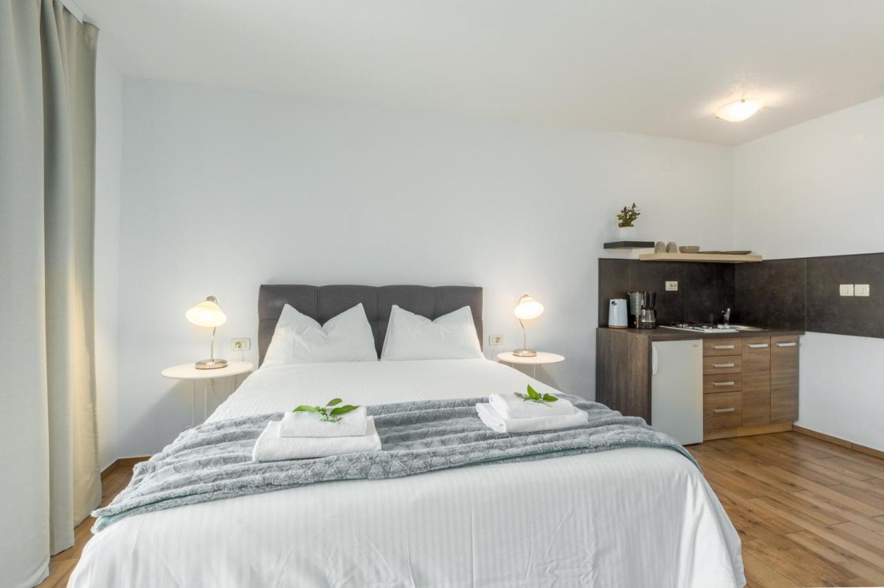Apartments Zomzi 포레치 외부 사진