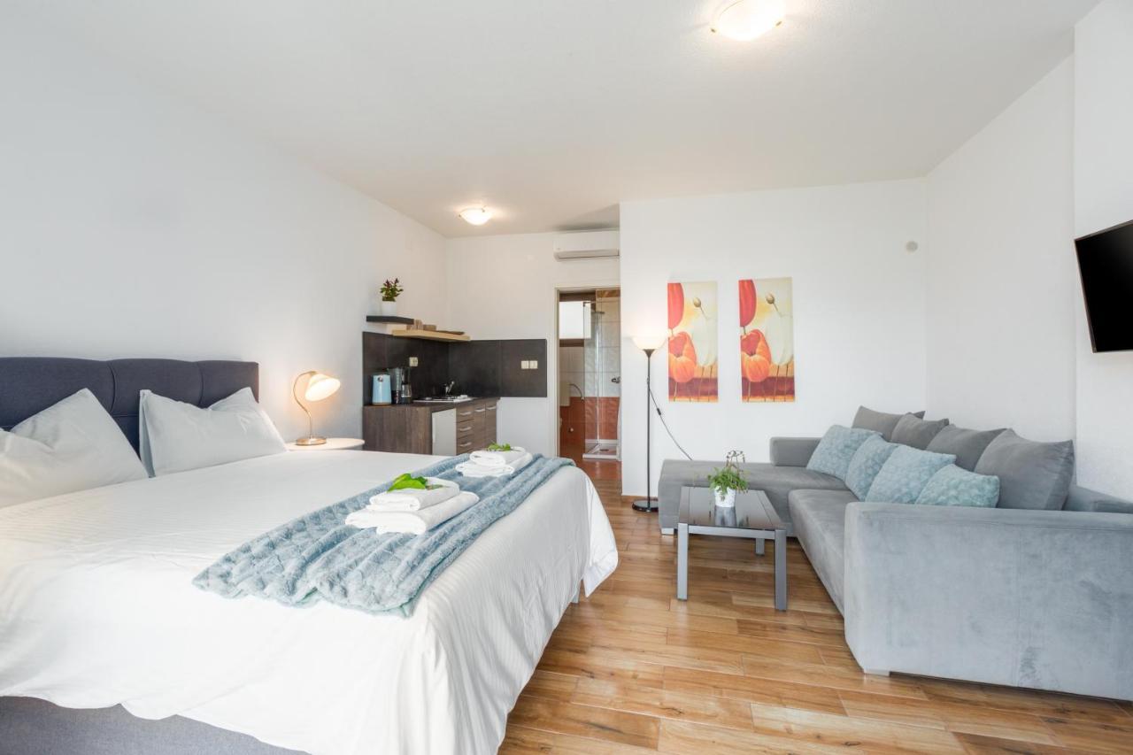 Apartments Zomzi 포레치 외부 사진