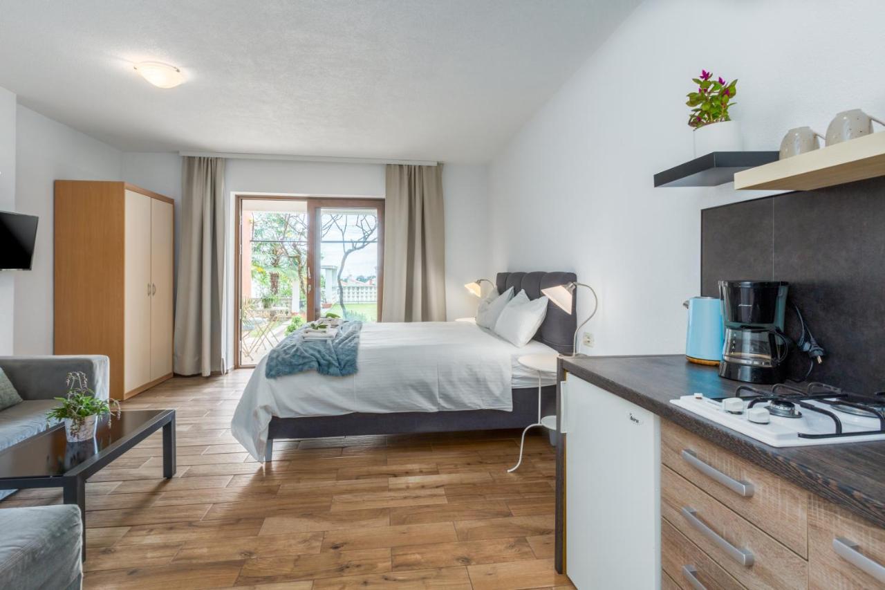 Apartments Zomzi 포레치 외부 사진