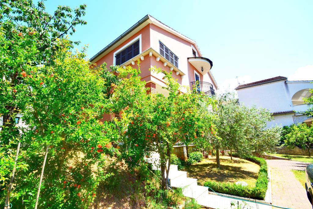 Apartments Zomzi 포레치 외부 사진